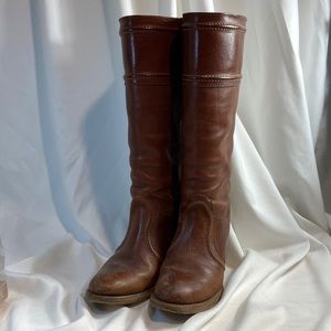Womens pull on Frye boots size 8 brown
